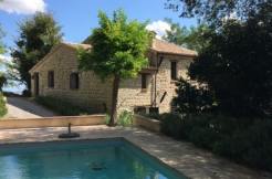 Casale in pietra con piscina a Cupramontana
