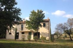 Casa della Palomba con laghetto a Filottrano