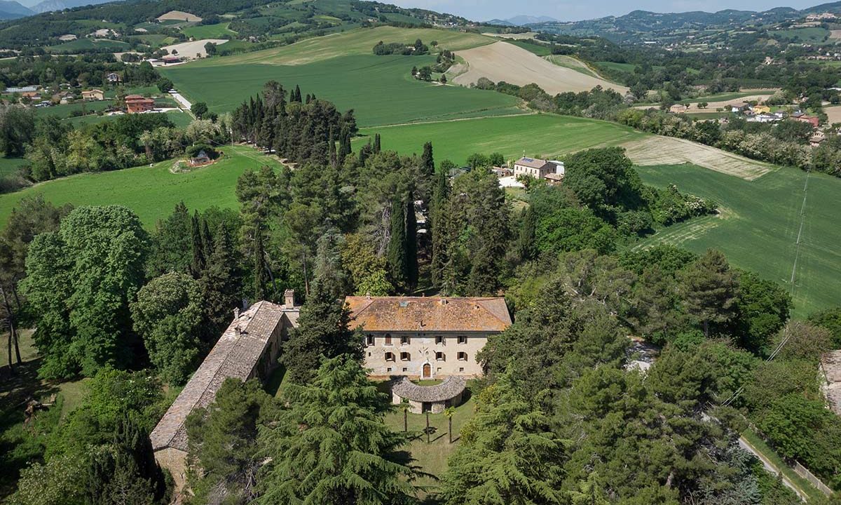 Villa Nidastore a Nidastore, Arcevia, Ancona, Marche
