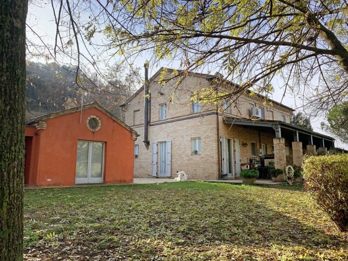 Houses and country houses for sale in Italy Marche Country Homes