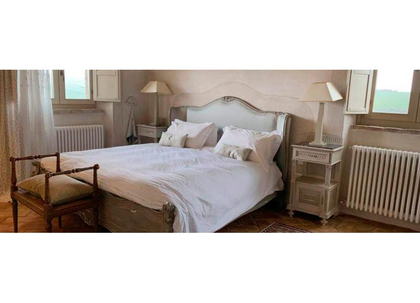 casale-villa-claire-bedroom-830x323