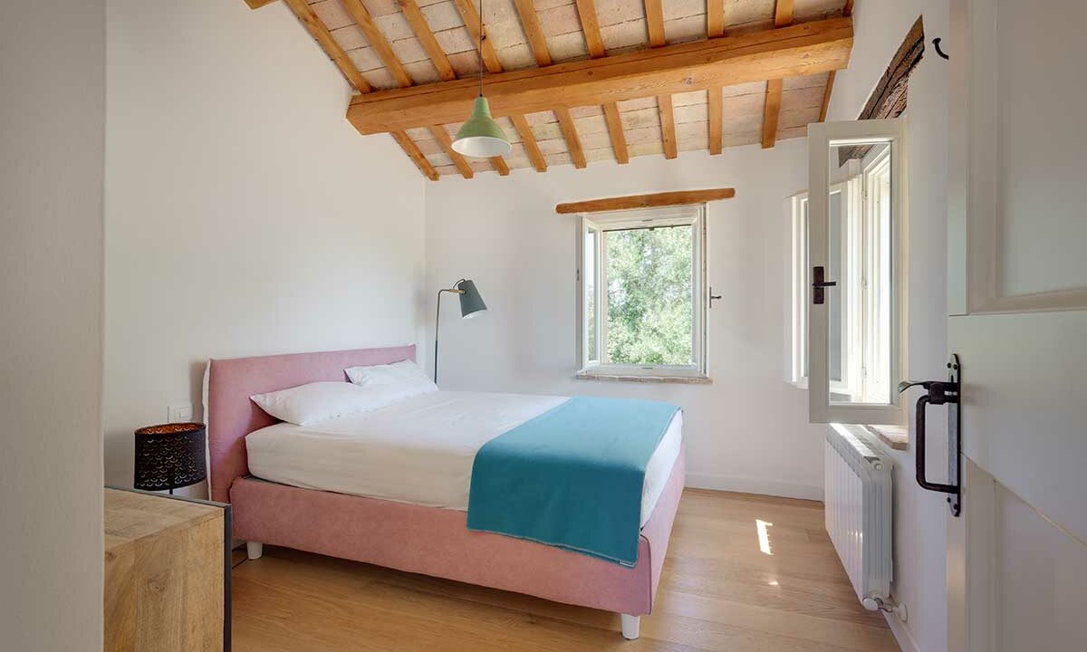 Casale-Senigallia-1st-bedroom