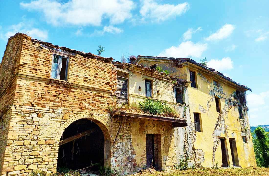 Casali da ristrutturare in provincia di Fermo