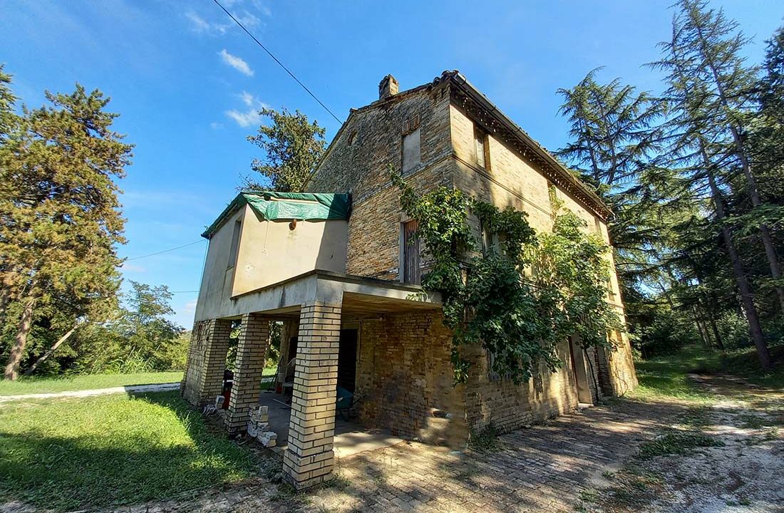 Casale Morobello da ristrutturare