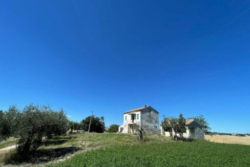 Montefano-farmhouse