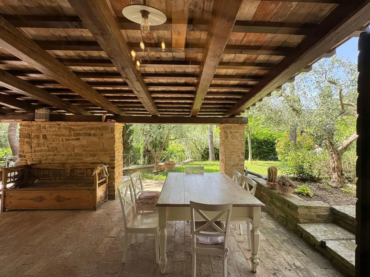 Casale Belsole tra le colline di Treia (MC)