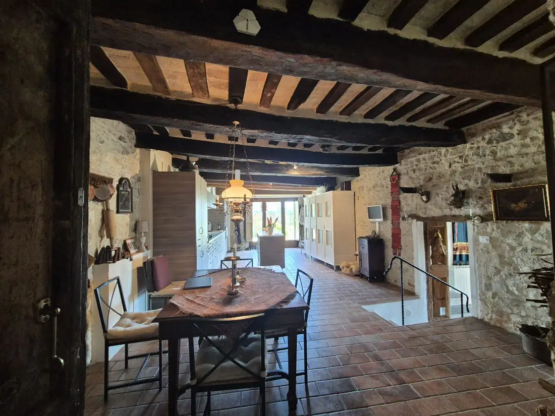 Palazzo Leoni ad Avenale, vicino Cingoli