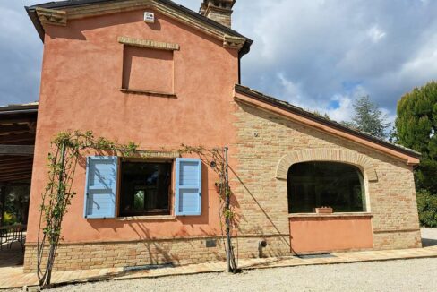 Farmhouse--Osimo-profile