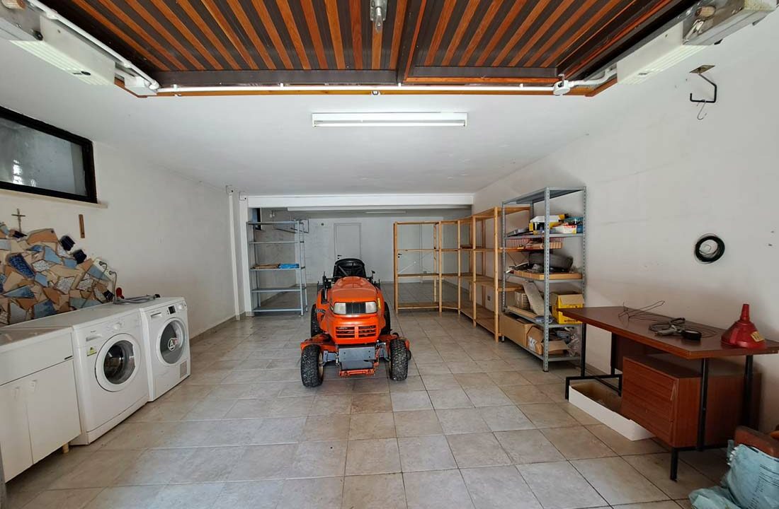 Villa-Osimo-garage
