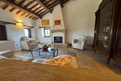 Casa-grande-piscina-diciasasette