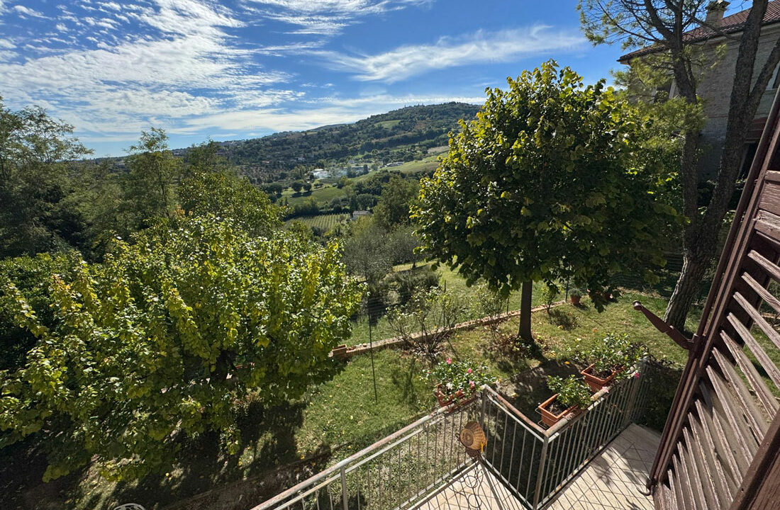 Villa-Strada--sedici