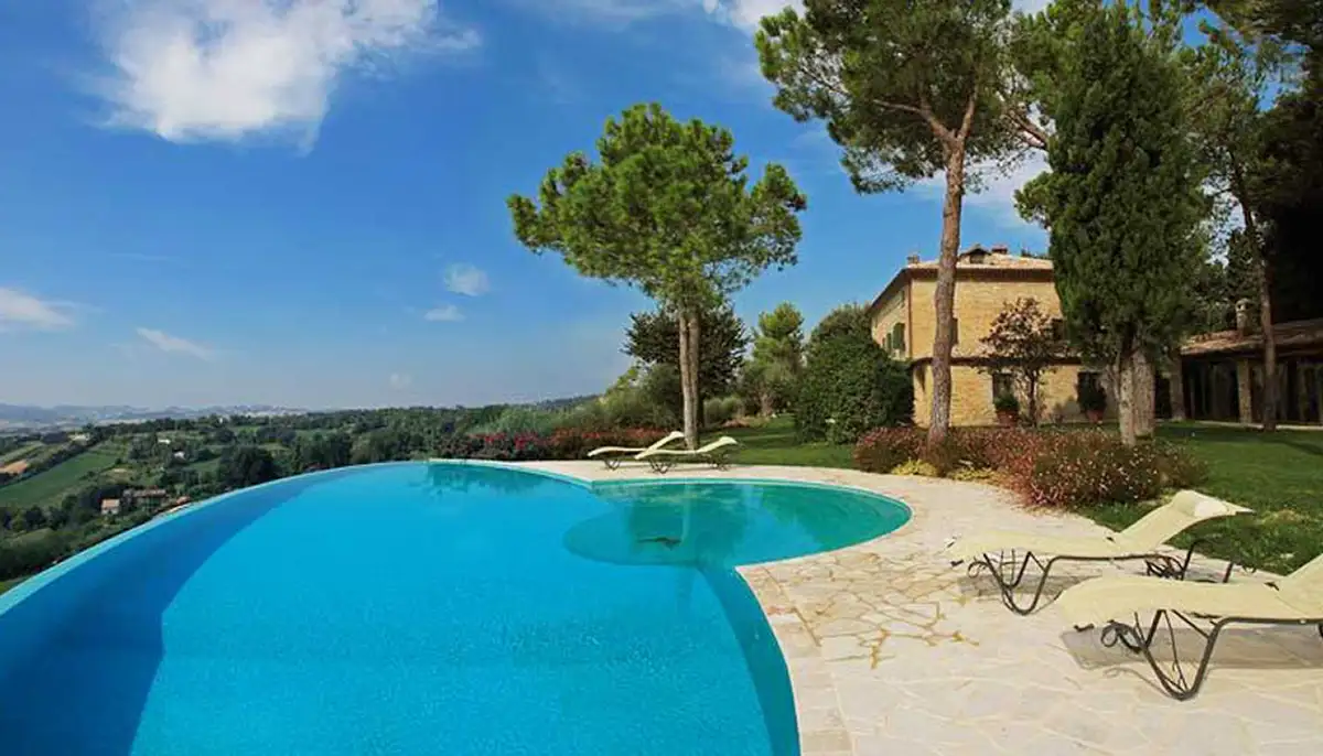 Ville con piscina nelle Marche