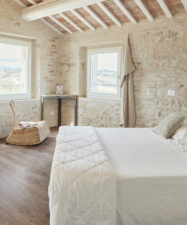 Borgo-della-Spiga-cento