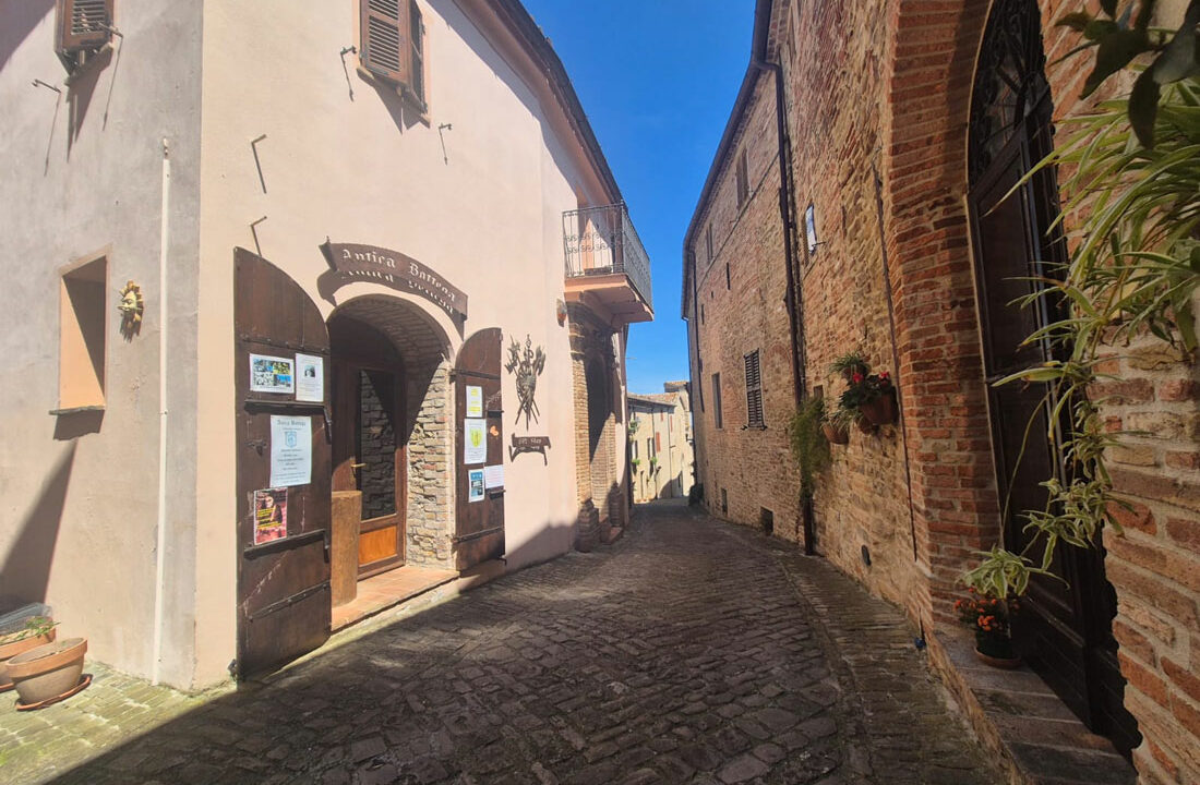 Castiglioni-paese-trentadue