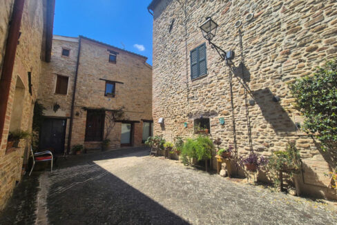 Castiglioni-paese-ventiquattro