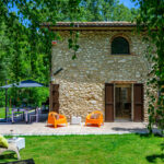 Casali in pietra nelle Marche