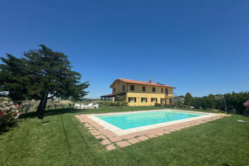 ostra-centosette