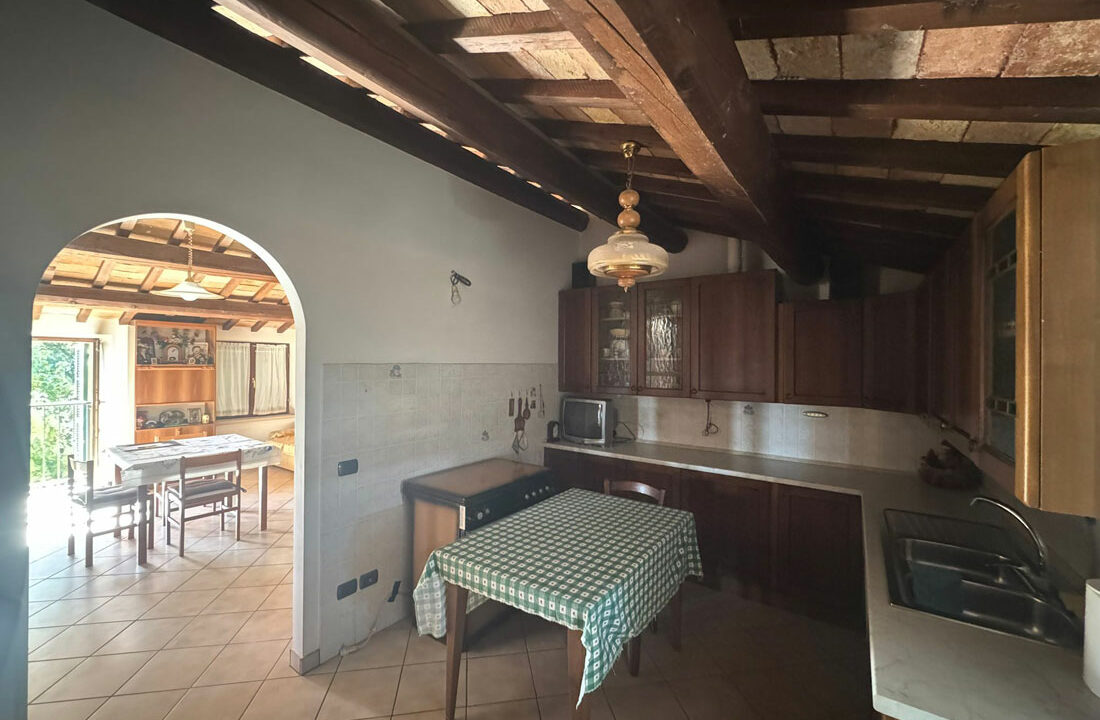 Casa-senza-fondamenta-sedici