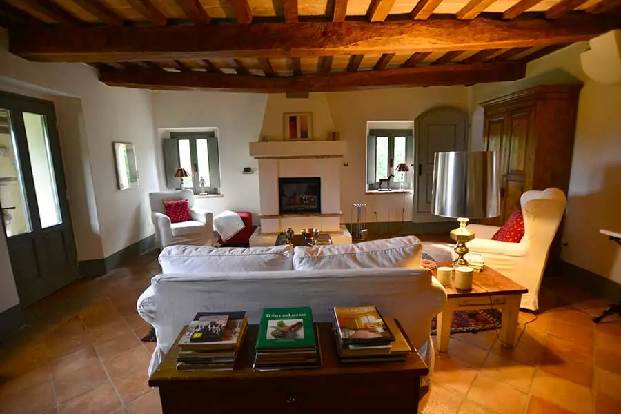 Camino a parete in una casa colonica - Fireplace in a farmhouse