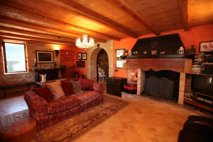 Casa rurale con camino - Rural house with fireplace