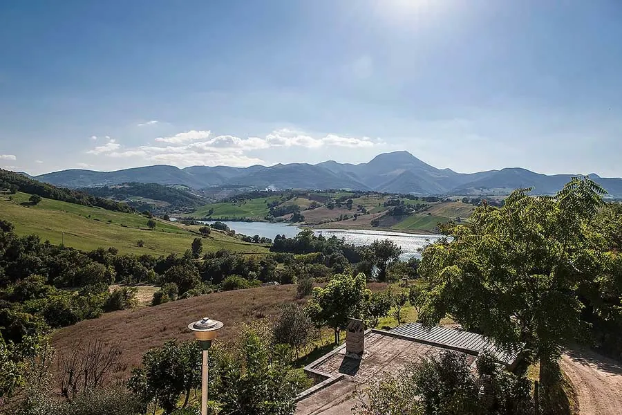 Comprare casa in campagna nelle Marche