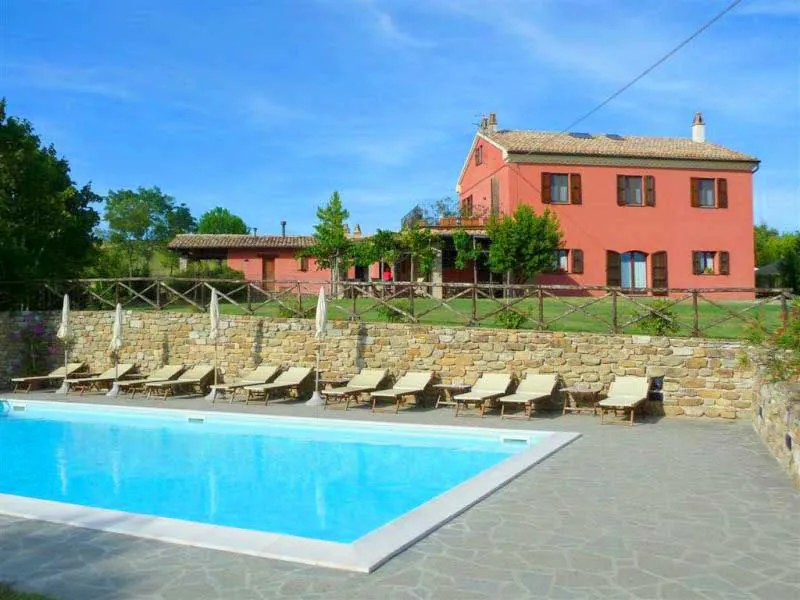 Casale con piscina della Robbia nelle marche