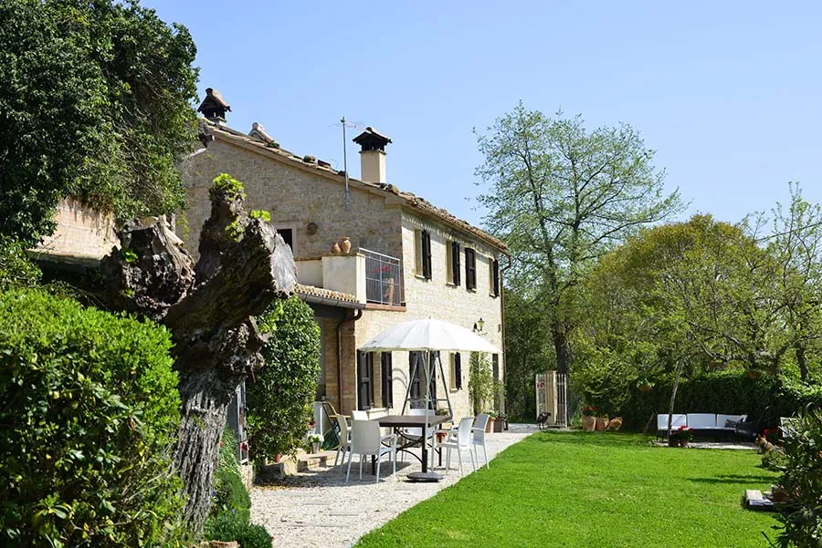 Casale con terreno a Cupramontana