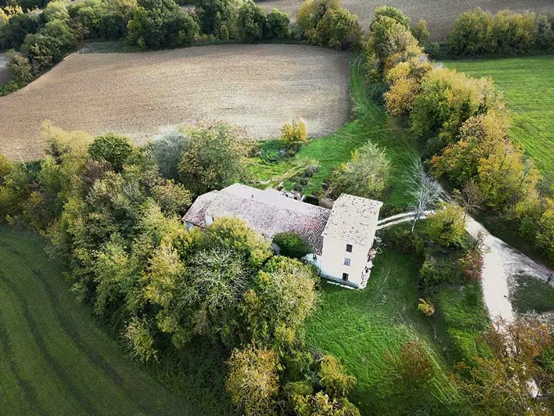 Casale da ristrutturare a Fonte Avellana, Pergola