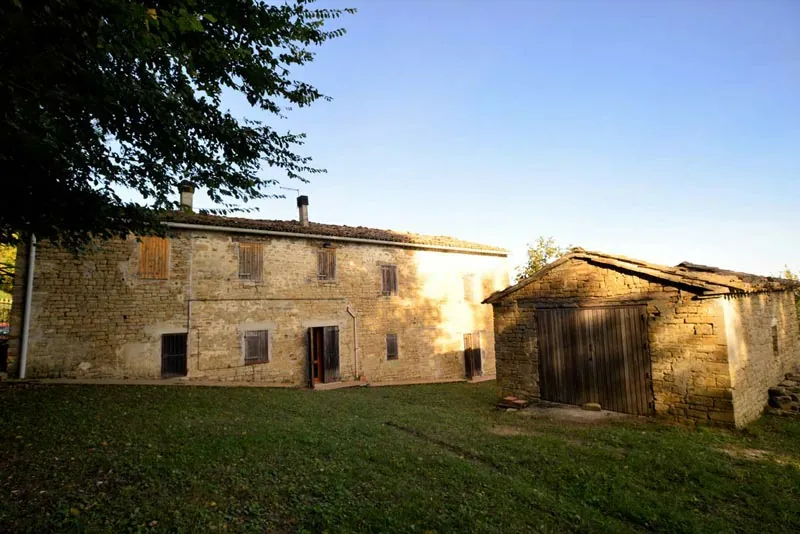 Casale in pietra da ristrutturare a Cupramontana
