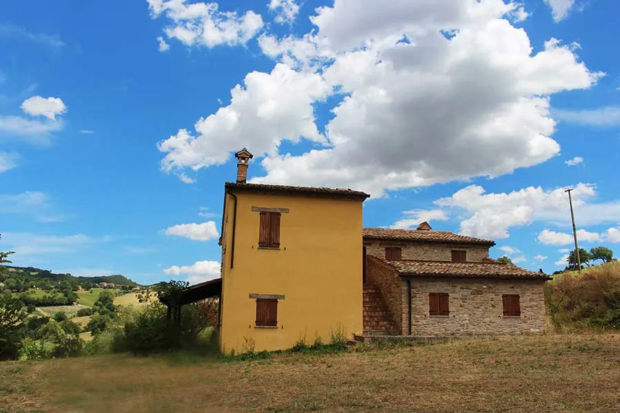 Casale in pietra sui colli di Apiro