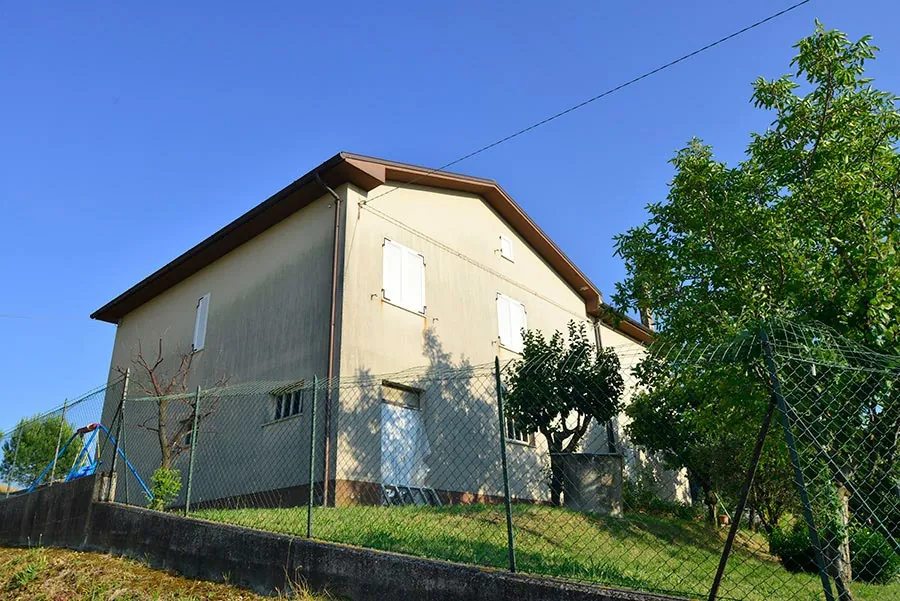 Casa della Contesa nella campagna di Osimo