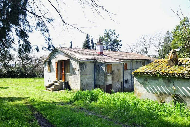 Casale Polverigi da ristrutturare