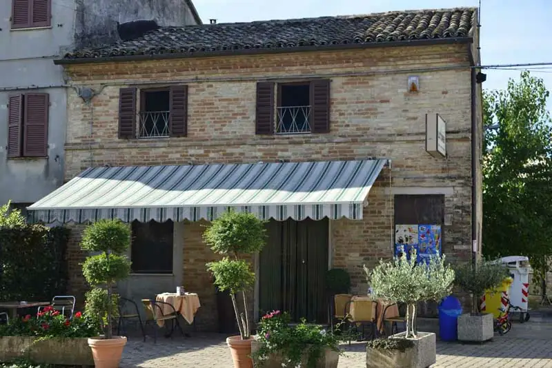 Il baretto della torre sulla via per Recanati