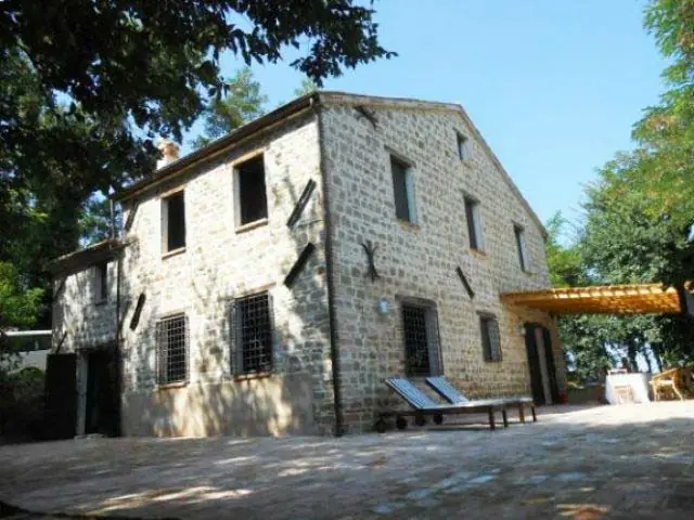 Casale in pietra con Piscina a Cupramontana