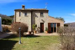 casale-marche-tetto