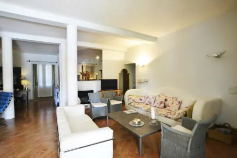 casaòe-delle-ninfe-salotto