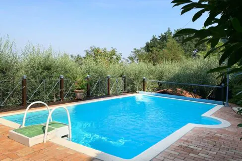 casale-roveresco-swimming-pool