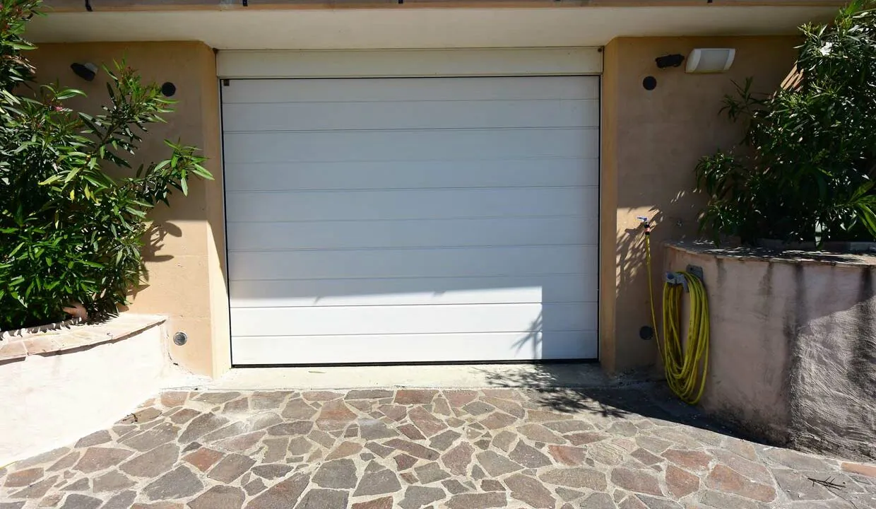 casale-fermo-ingresso-garage