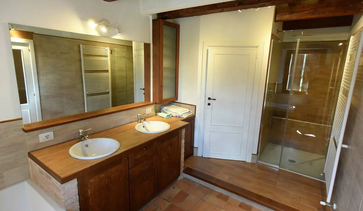 casale-fermo-shower