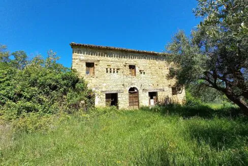 sette-ettari-fronte-casa
