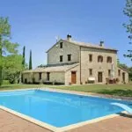 casa con piscina