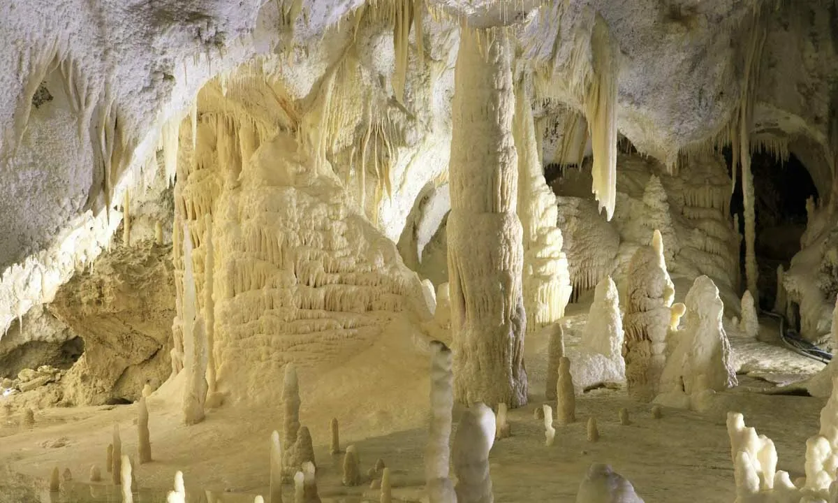 settembre nelle marche - grotte di frasassi