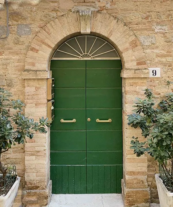 Staffolo-centro-portone