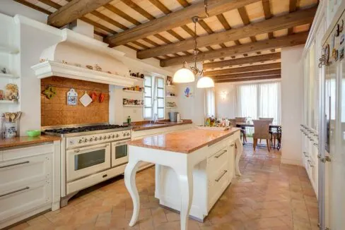 Villa-Commenda-cucina