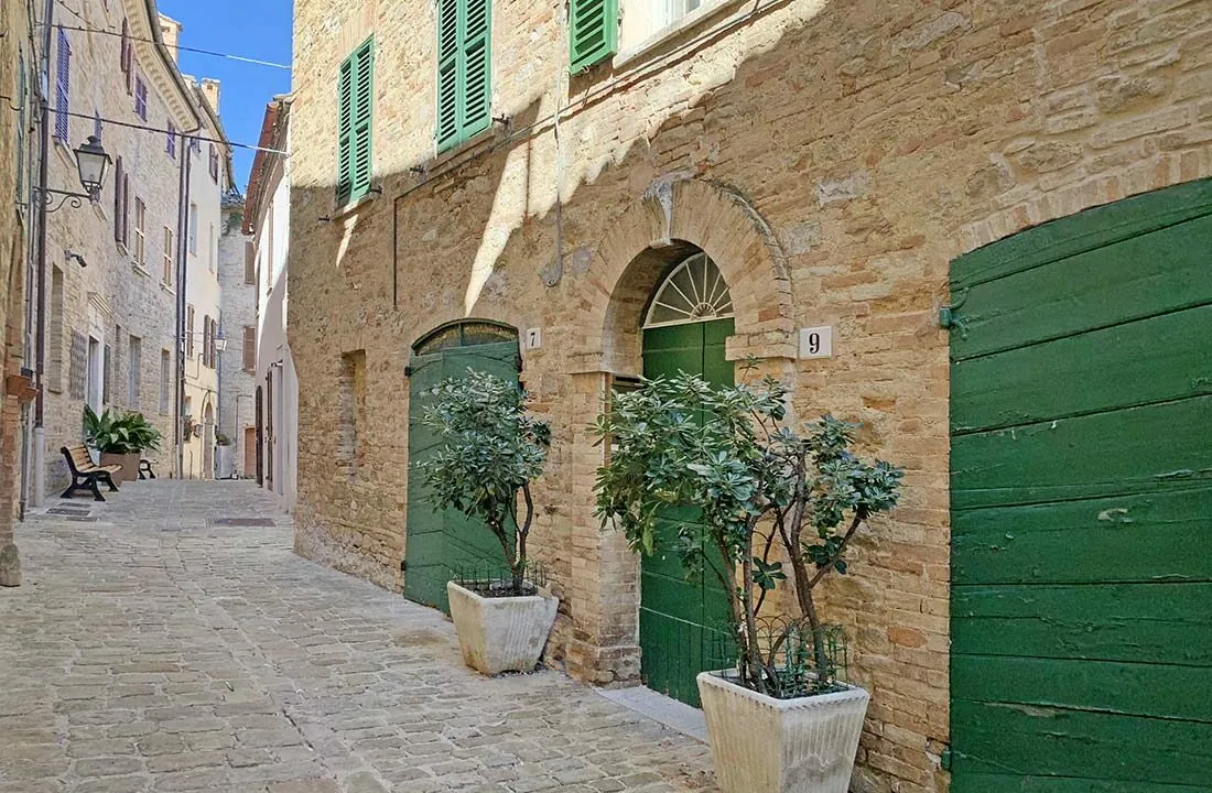 staffolo-vicolo-in-centro
