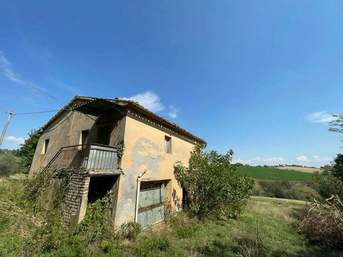 La casa sulla collina a Staffolo