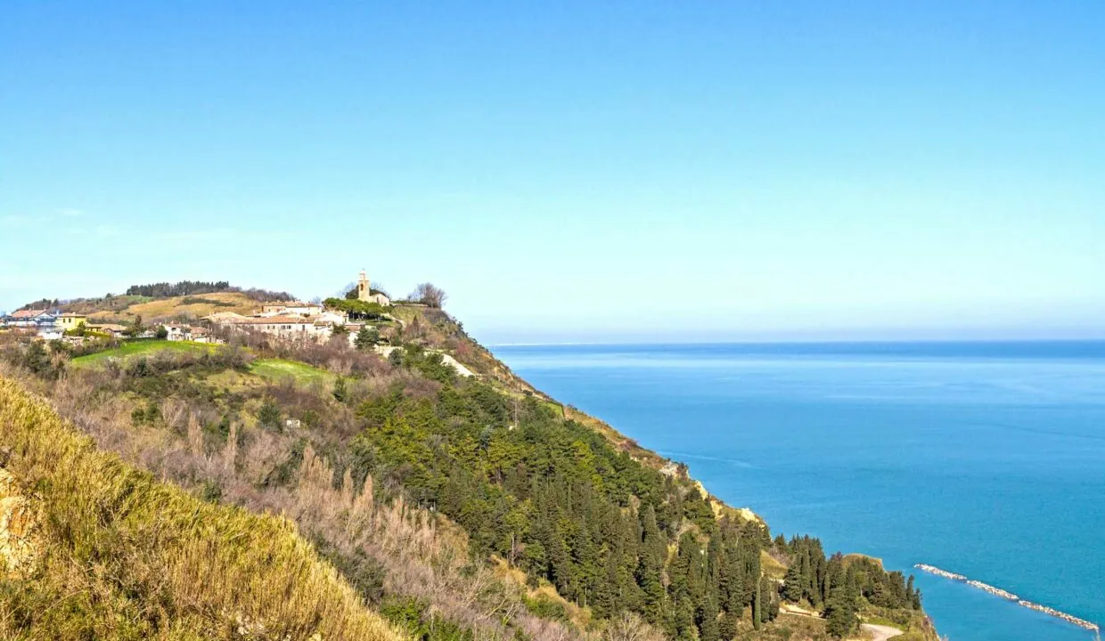 Casali vicino al mare nelle Marche