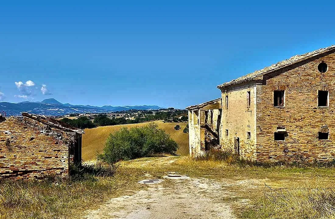 Casali da ristrutturare in provincia di Ancona