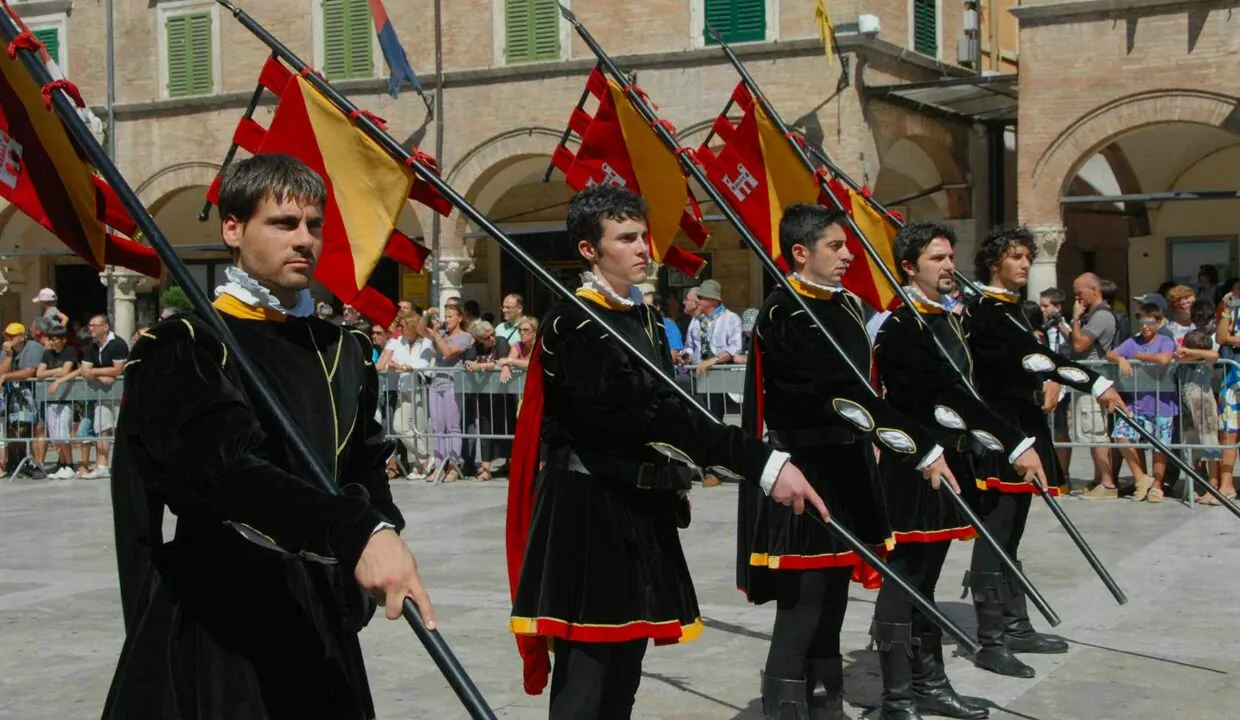 Cortei storici nelle Marche