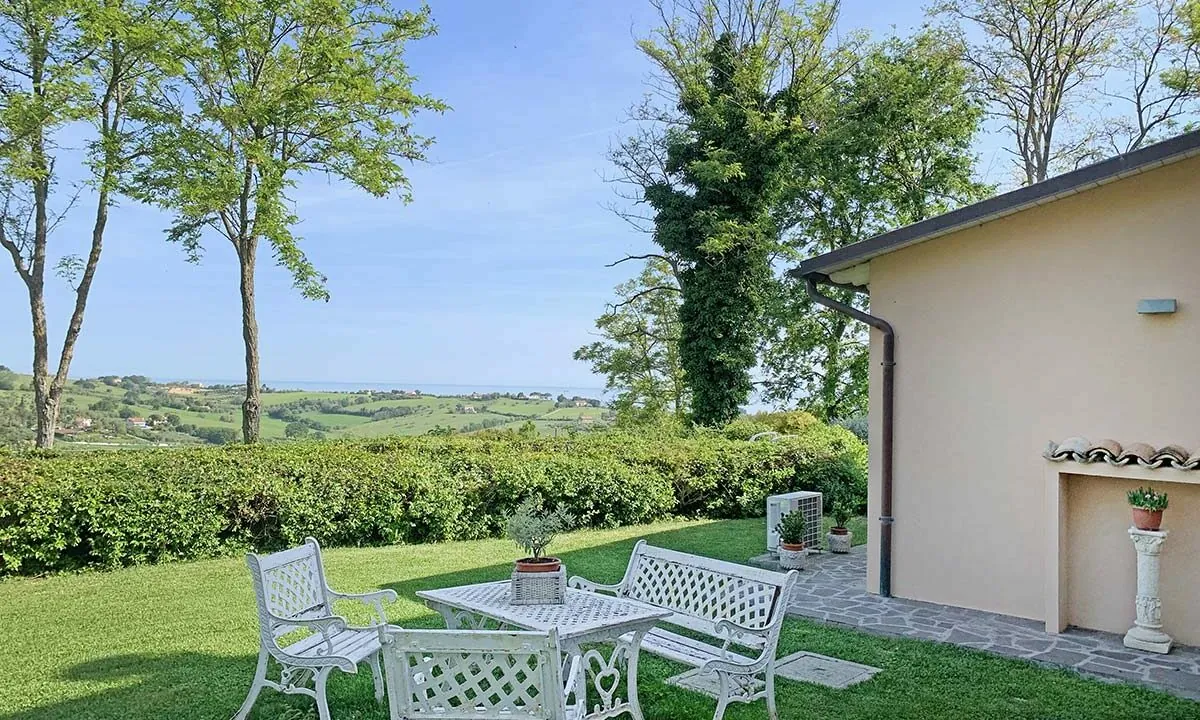 casa fronte mare nelle Marche